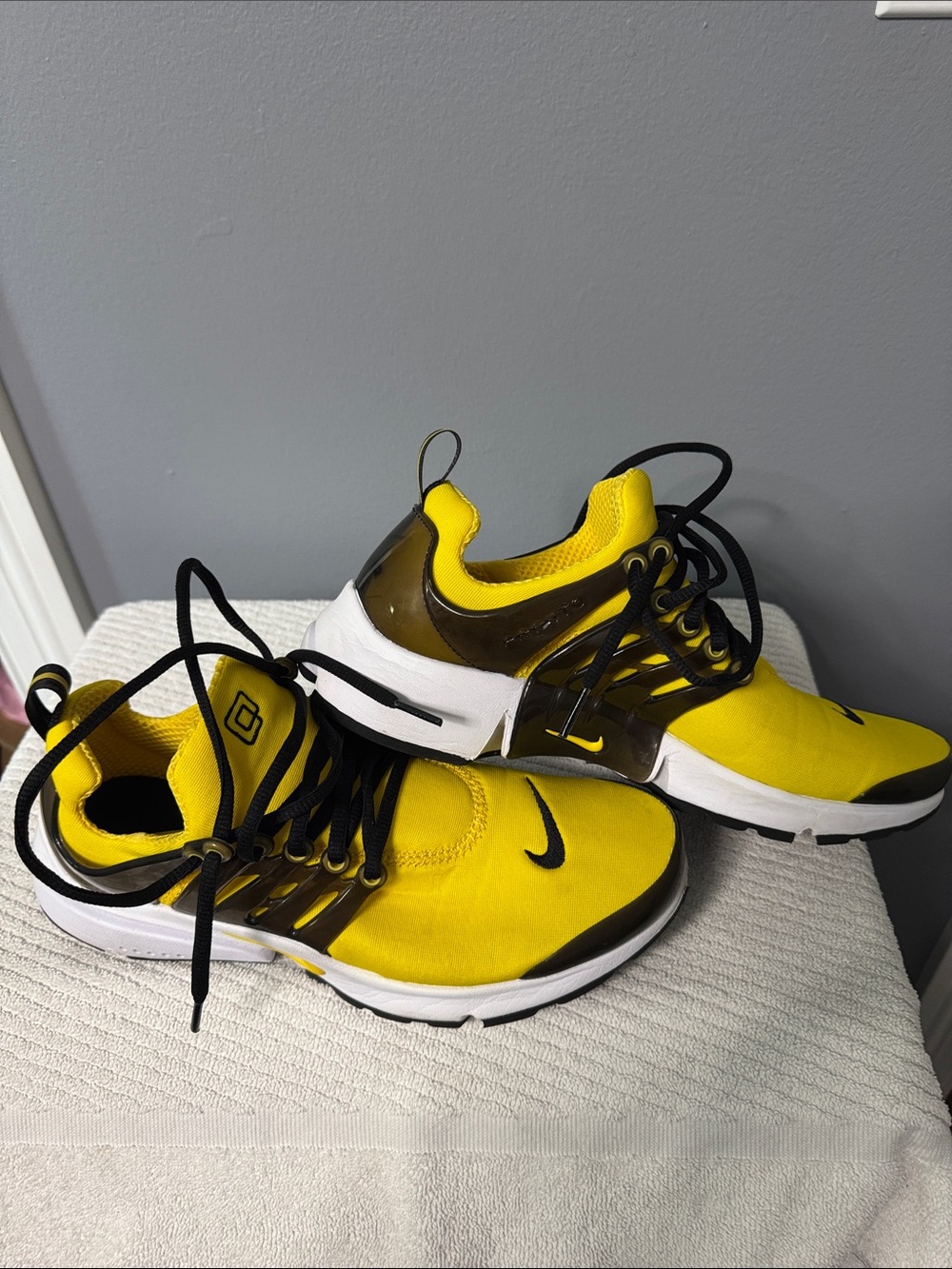 Nike Air Presto Tour Men’s Size 9, Yellow Black White Running Shoes, rare color - Picture 2 of 7